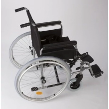 Invacare Atlas Lite 1 kétkezes, hátsókerék-meghajtású, összecsukható standard kerekesszék